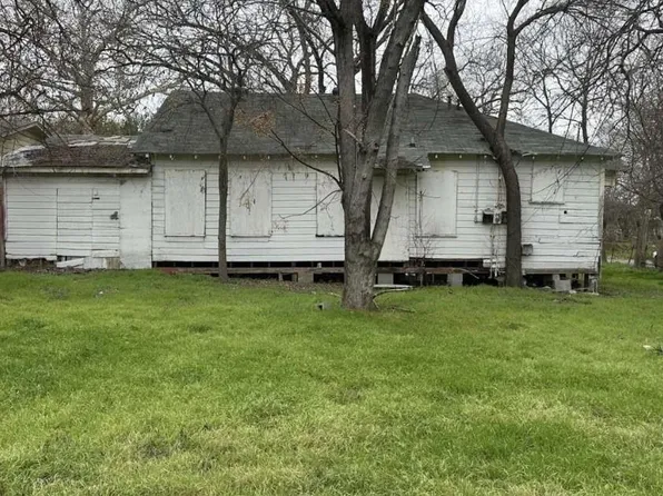 764 Robert St, Seguin, TX 78155