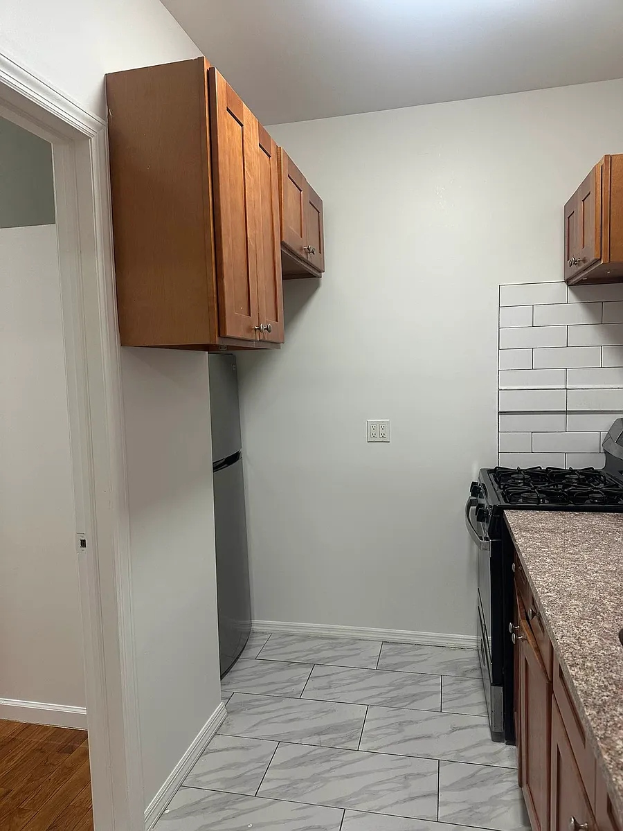 Building Photo - 400 E 161st St #1S