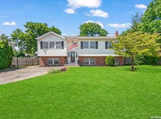 5 June St, Lindenhurst, NY 11757