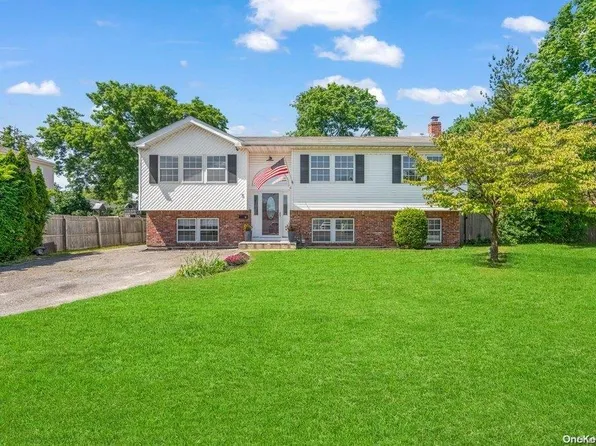 5 June Street, Lindenhurst, NY 11757