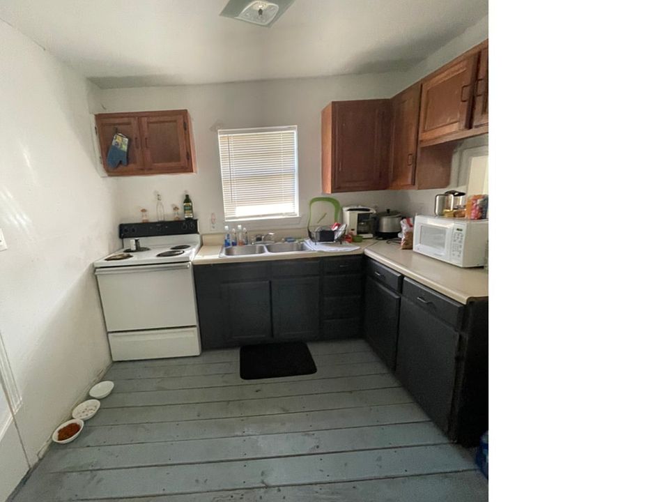 2nd image of 1605 N R St #B
