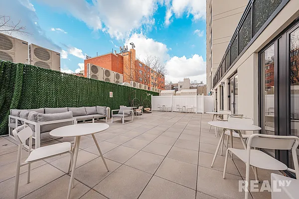 Rented by REAL New York | media 22