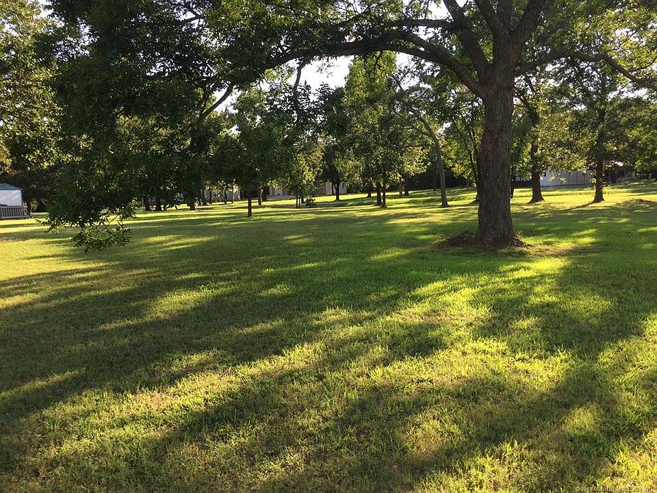 1st image of Hollyhock Cres