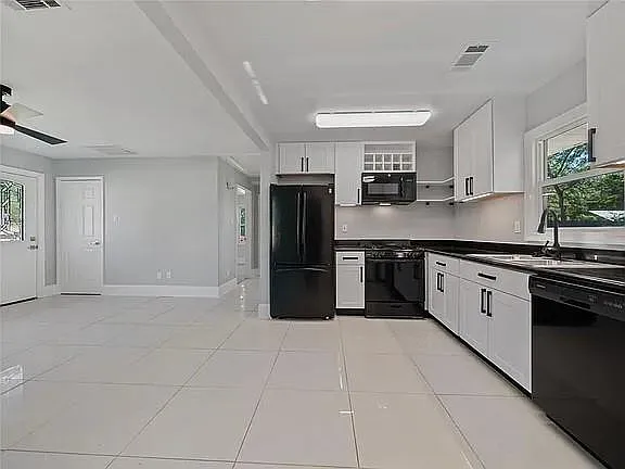 3 bed, 2.0 bath, 1000 sqft, $1,400 — Photo 2