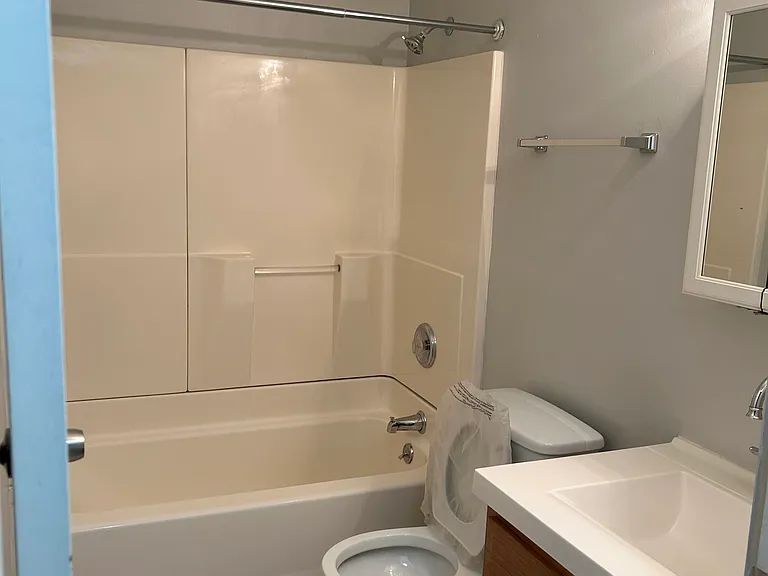 Beaver Crest Townhomes and Garden Apartments — Photo 7