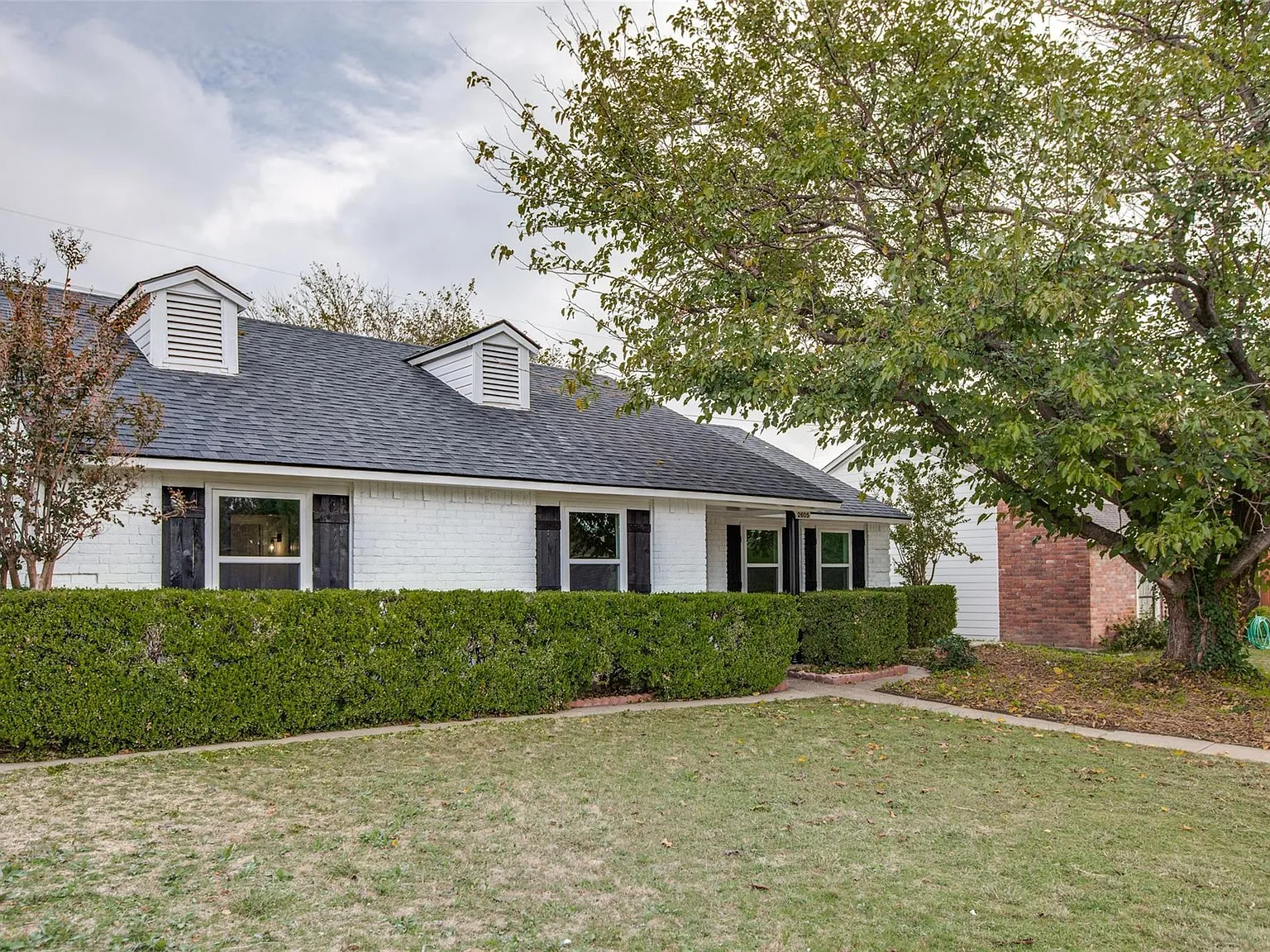 2605 Western Dr — Photo 2