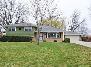 885 Birchwood Rd, Aurora, IL 60505