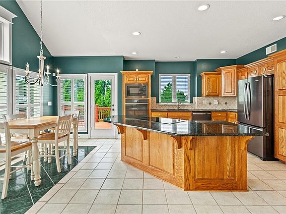 4th image of 4240 NE Suwannee Dr
