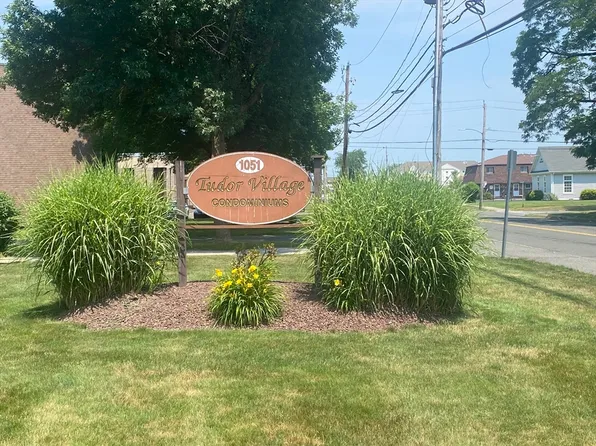 1051 Elm St APT 10, West Springfield, MA 01089