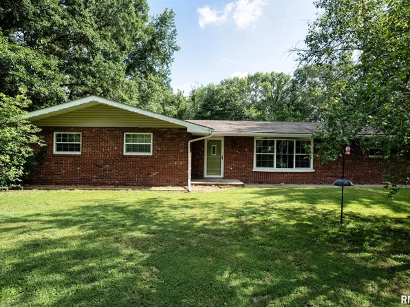 5592 Church St, Sesser, IL 62884