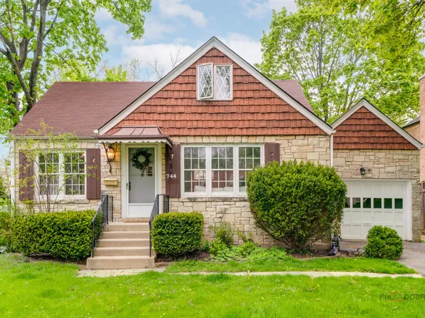 744 Northmoor Rd, Lake Forest, IL 60045