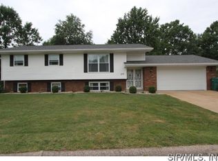 209 E Wesley Dr, O'Fallon, IL 62269