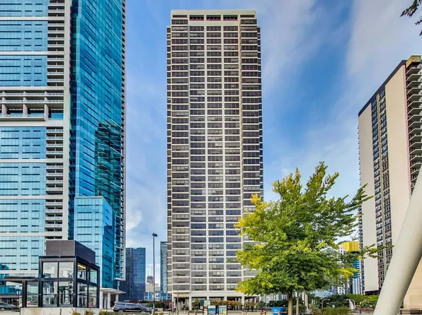 360 E Randolph St APT 2506, Chicago, IL 60601