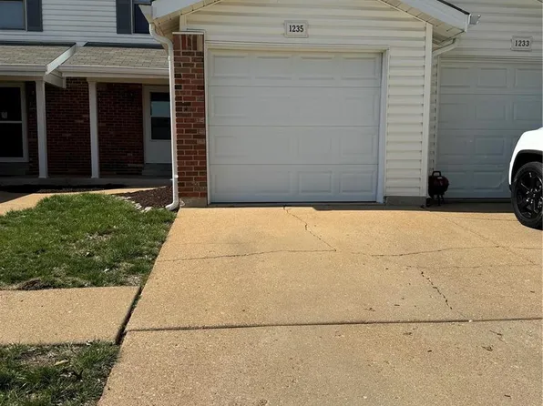 1235 Cliffridge Ln, Valley Park, MO 63088