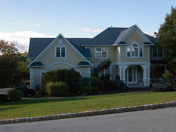3rd image of 7 Country Woods Dr