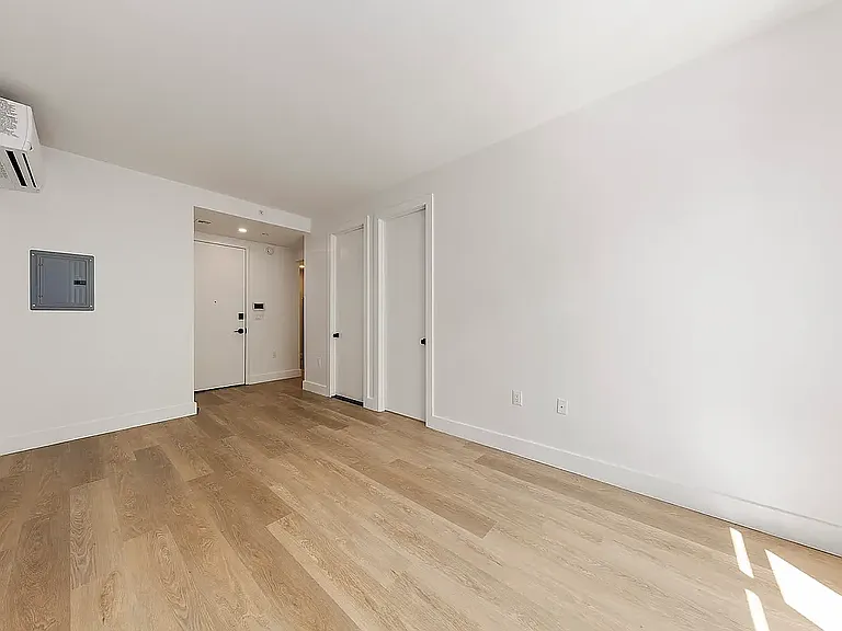 815 Willoughby Ave #2 — Photo 4