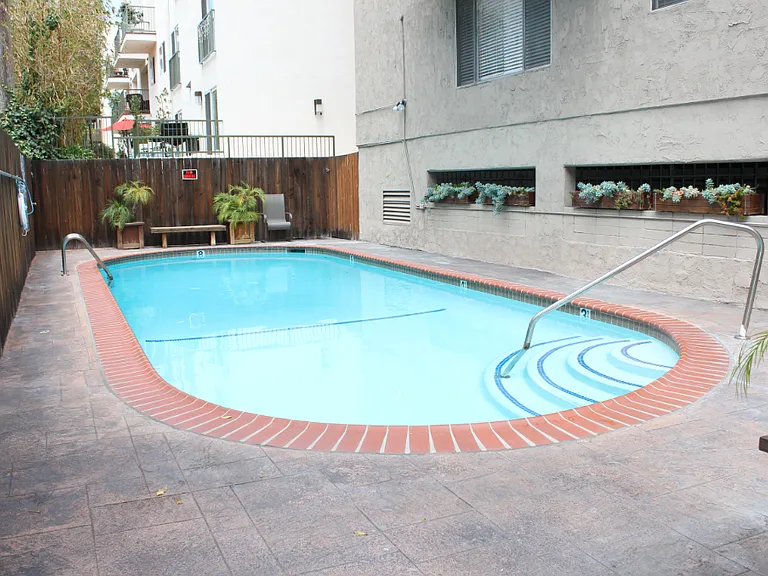N Fuller Ave — Photo 6