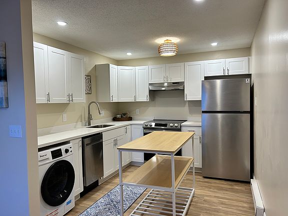 4th image of 934 N Main St APT 5
