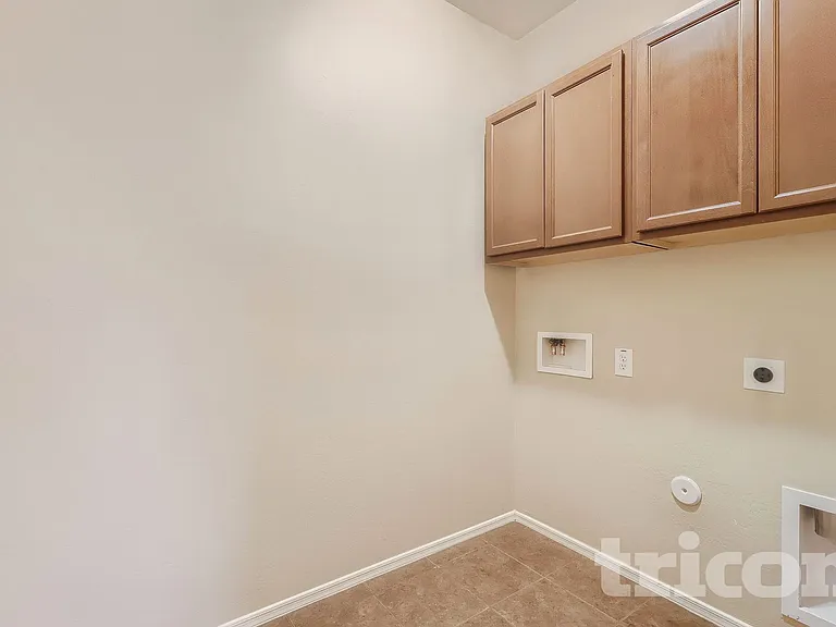 16833 W Moreland St — Photo 11