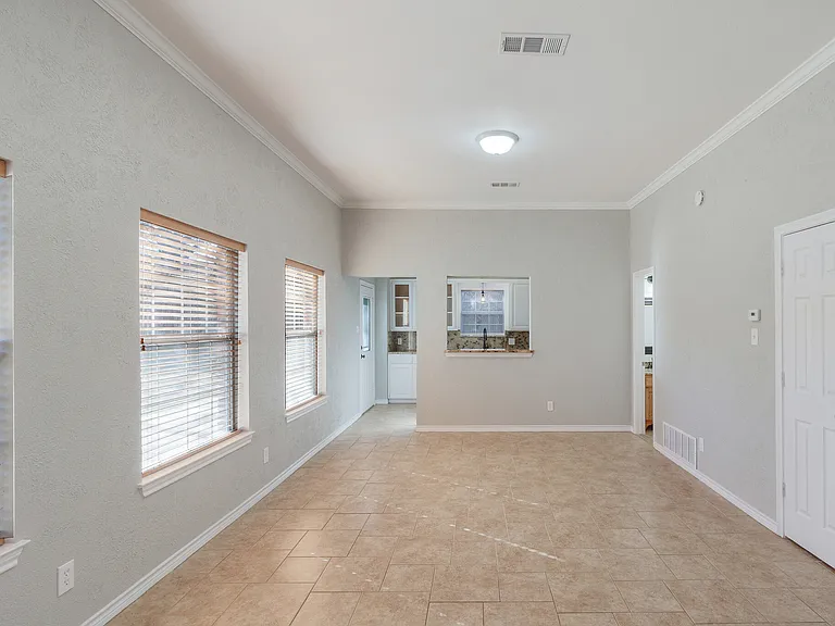 6561 Calmont Ave — Photo 3