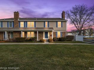 42194 Roscommon St, Northville, MI