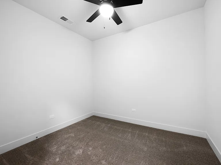 27 W Park Blvd #207 — Photo 8