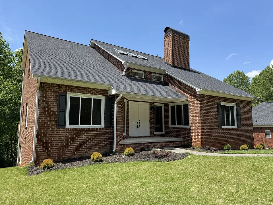 2528 Treetop Ln