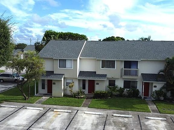 2nd image of 6205 Dockside Cir #6205