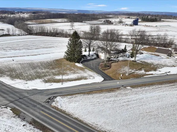 61 W Rosebud Rd, Myerstown, PA 17067