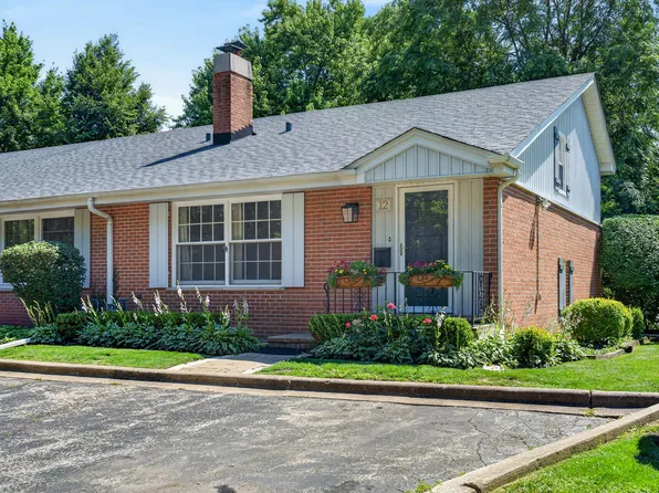 12 Robin Hood Ln #12, Winnetka, IL 60093