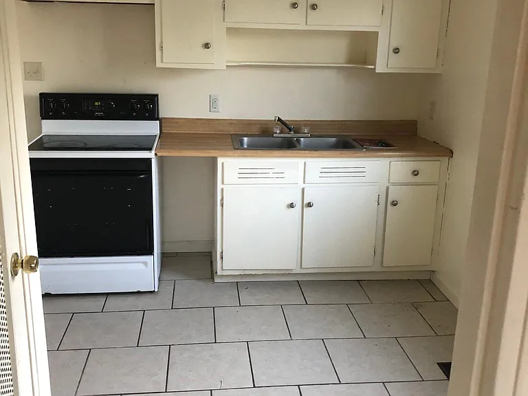 804 Dimson Dr E — Photo 8