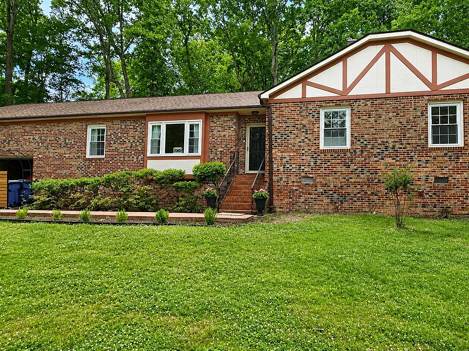 42 Greenridge Dr