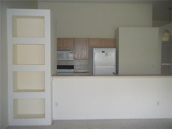 4th image of 657 Villa Ct