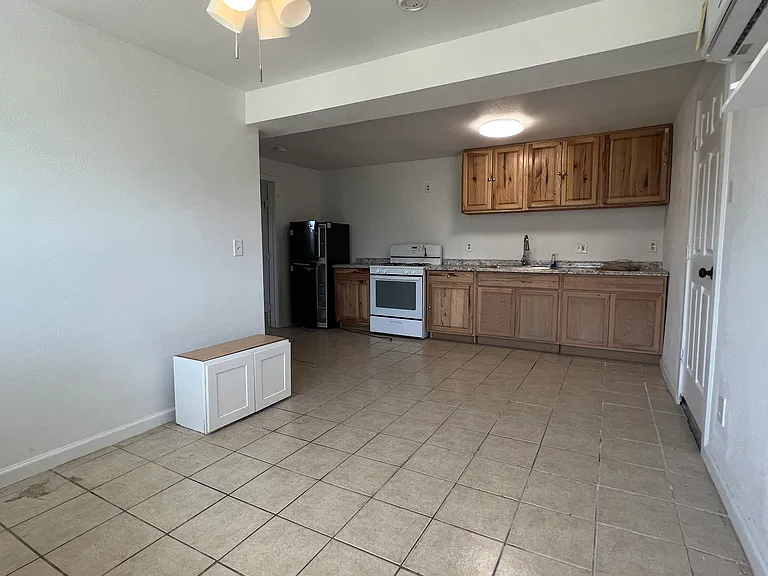 2112 Victory Ave #2 — Photo 5