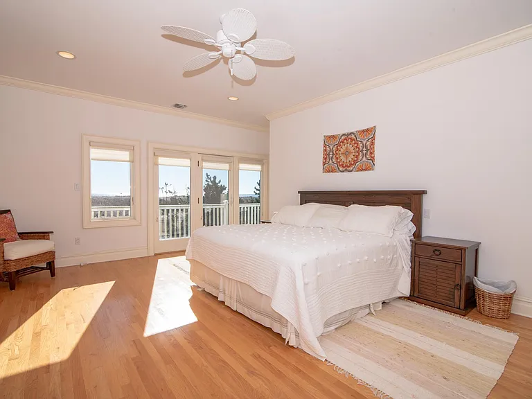 605 Dune Rd — Photo 14
