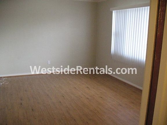 5th image of 3163 N Park Way