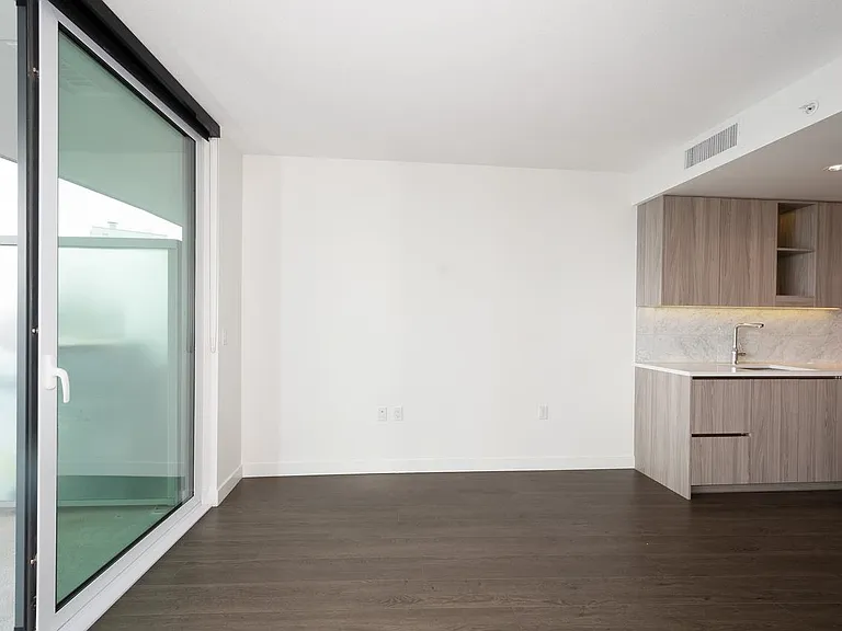 89 Nelson St #2403 — Photo 3