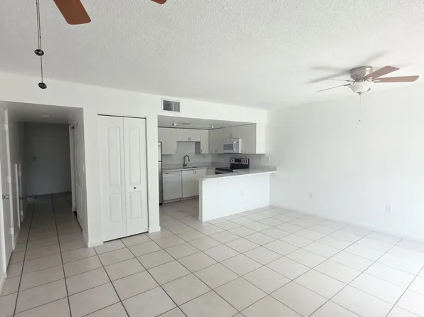 2570 NE 193rd St, Miami, FL 33180