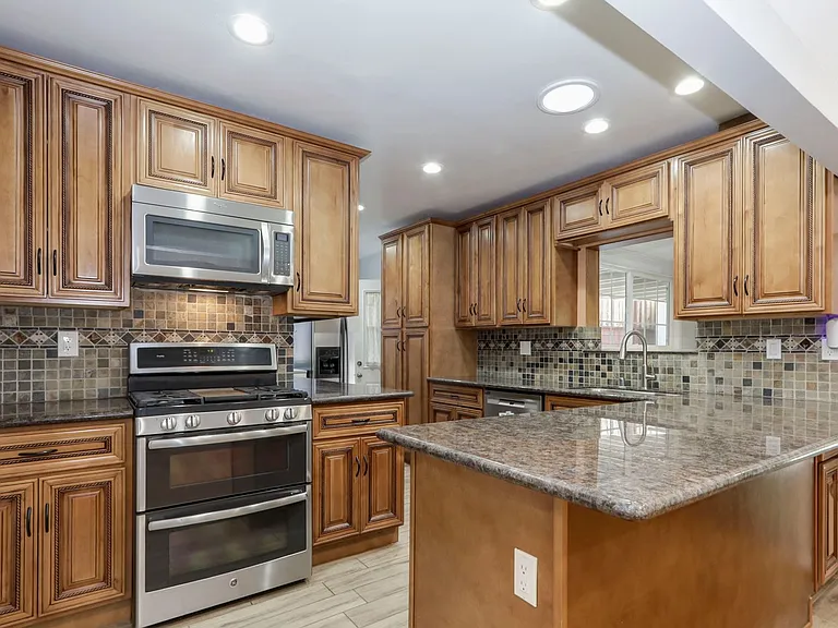88 Southgate St — Photo 13