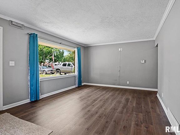 3rd image of 2436 S Whittier Ave
