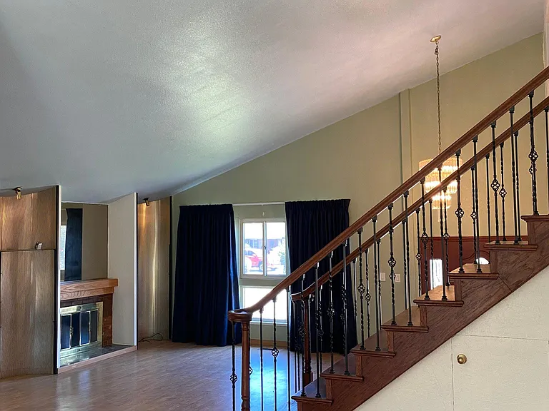 825 Coakley Dr — Photo 2