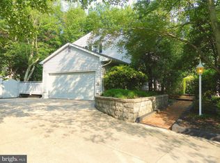 1020 Cardinal Ln, Cherry Hill, NJ 08003