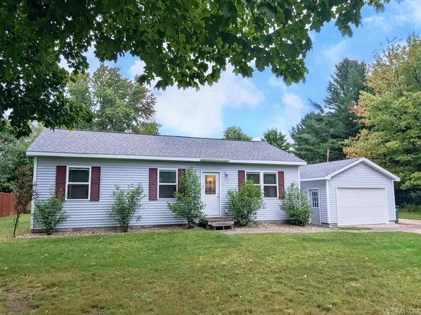 609 Brookfield Ln, Marquette, MI 49855