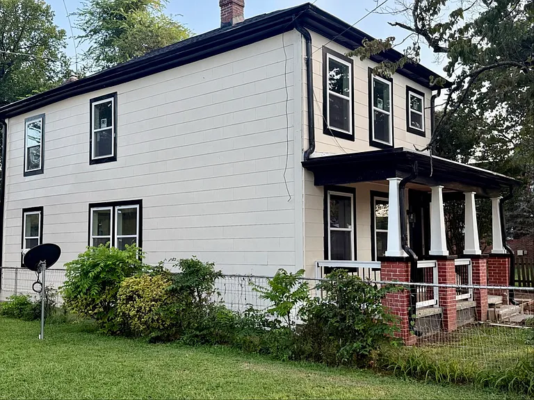 212 Glover St — Photo 3
