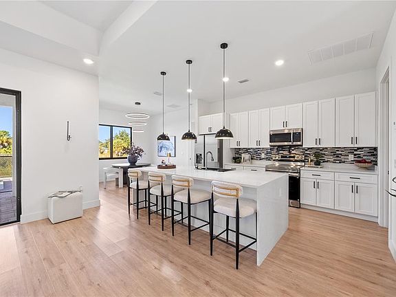 5th image of 229 FERDON CIRCLE