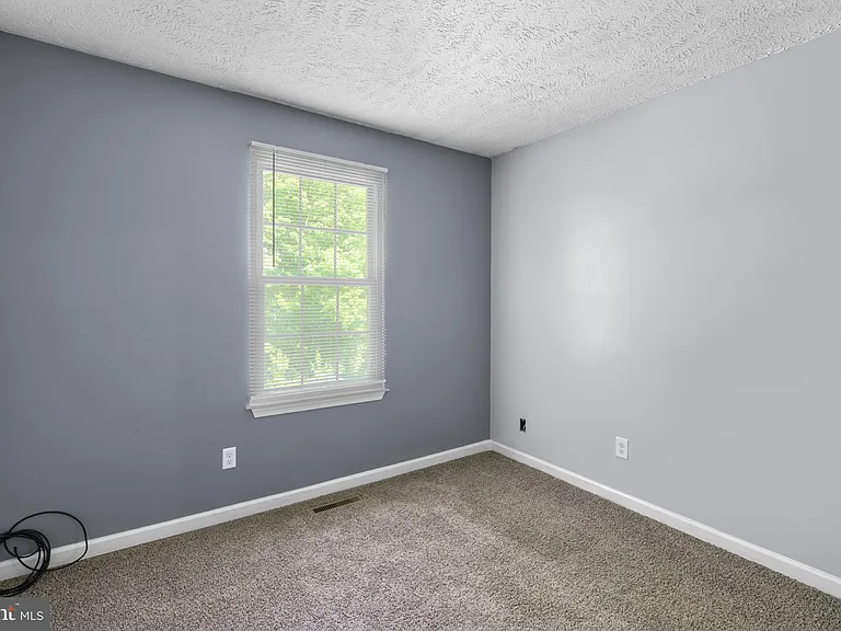 1043 Debbie Ave — Photo 27