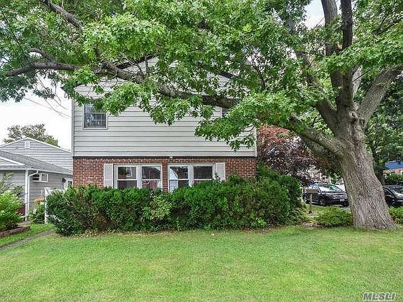 2nd image of 32 Sintsink Dr W