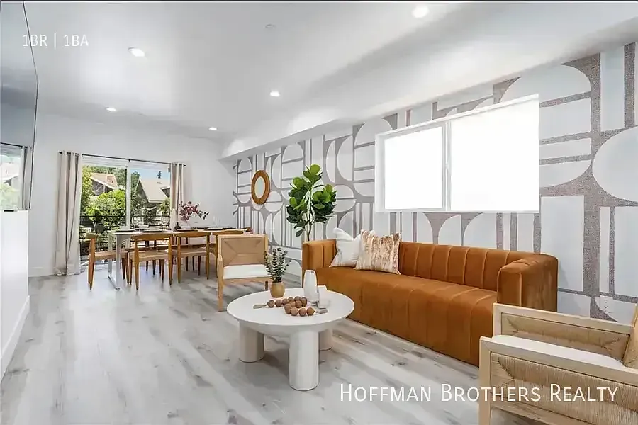 218 N Coronado St Los Angeles, CA 90026 — Photo 1