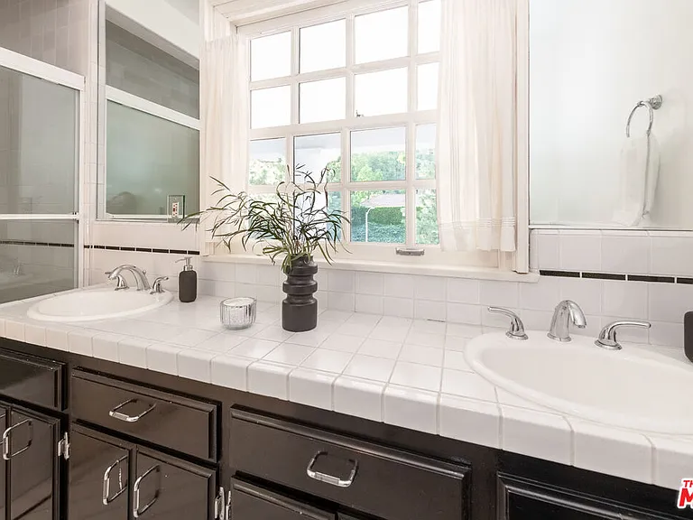 1148 Coldwater Canyon Dr — Photo 28