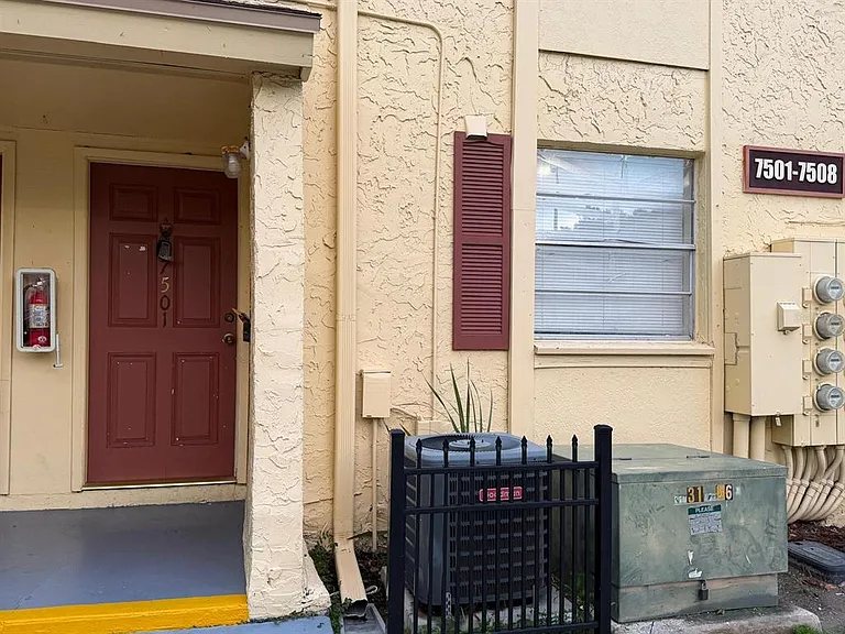 7501 Gallineta Ct — Photo 2